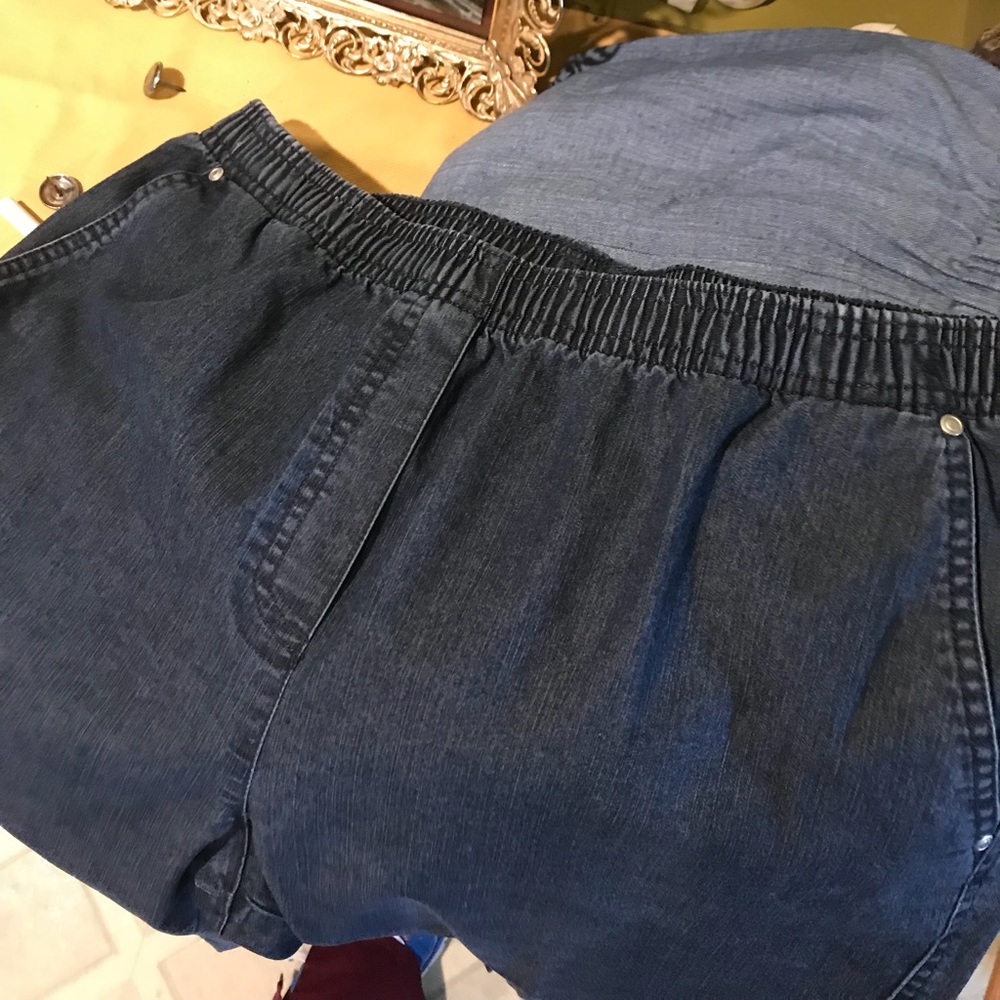 Dark denim jeans with elastic waist